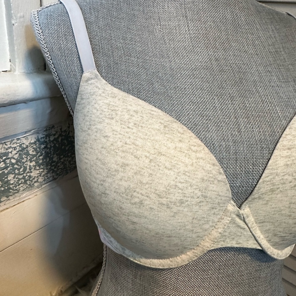 ⭐️ 3 for $20.00 SALE VS Pink bra - Picture 2 of 11